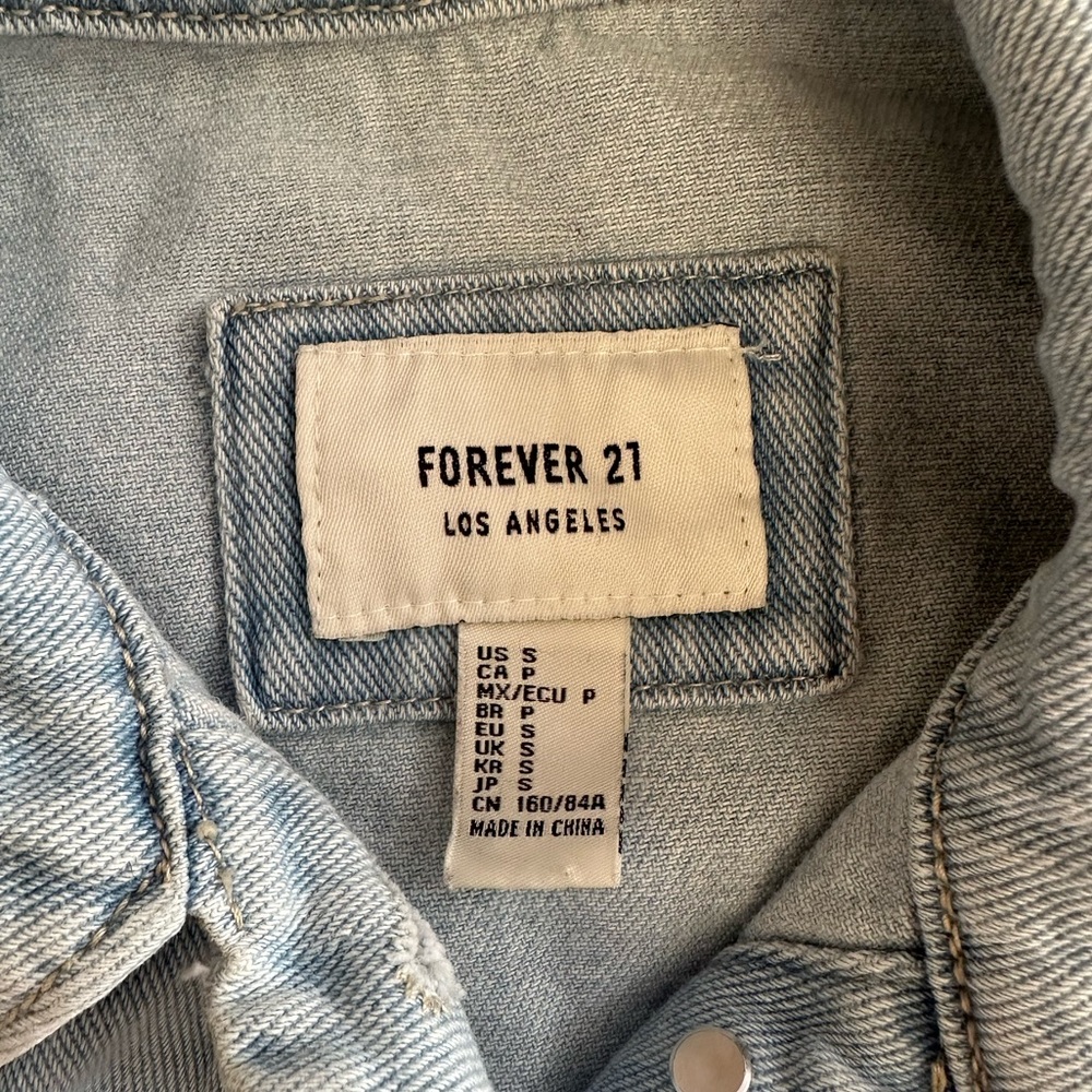 Forever 21 distressed denim jacket Size small - Picture 3 of 9